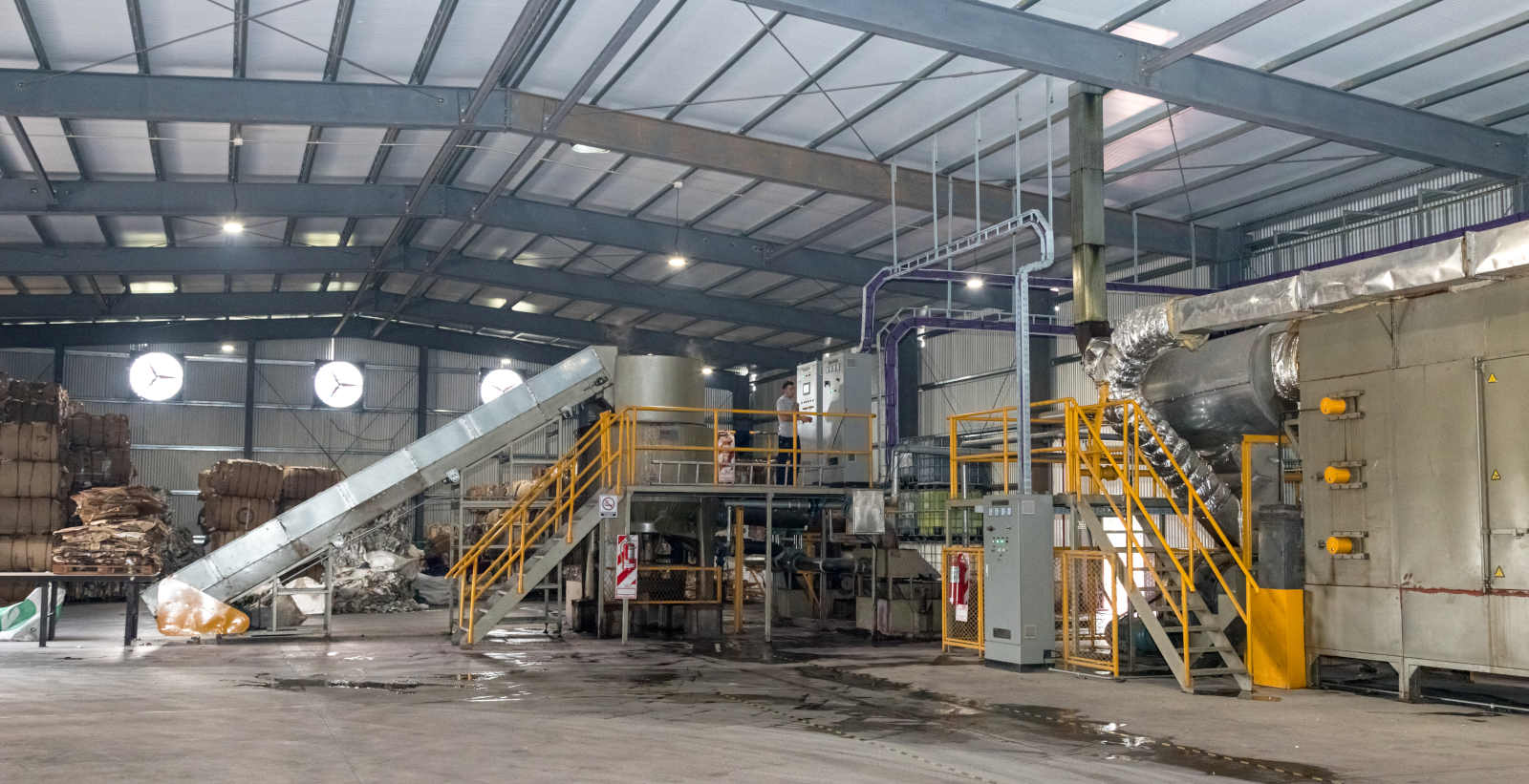 En Mercedes, contamos con una planta operativa dedicada al procesamiento de material reciclado para la fabricación de envases a partir de pulpa de fibra de celulosa moldeada, incluyendo maples y estuches previstos para el futuro.